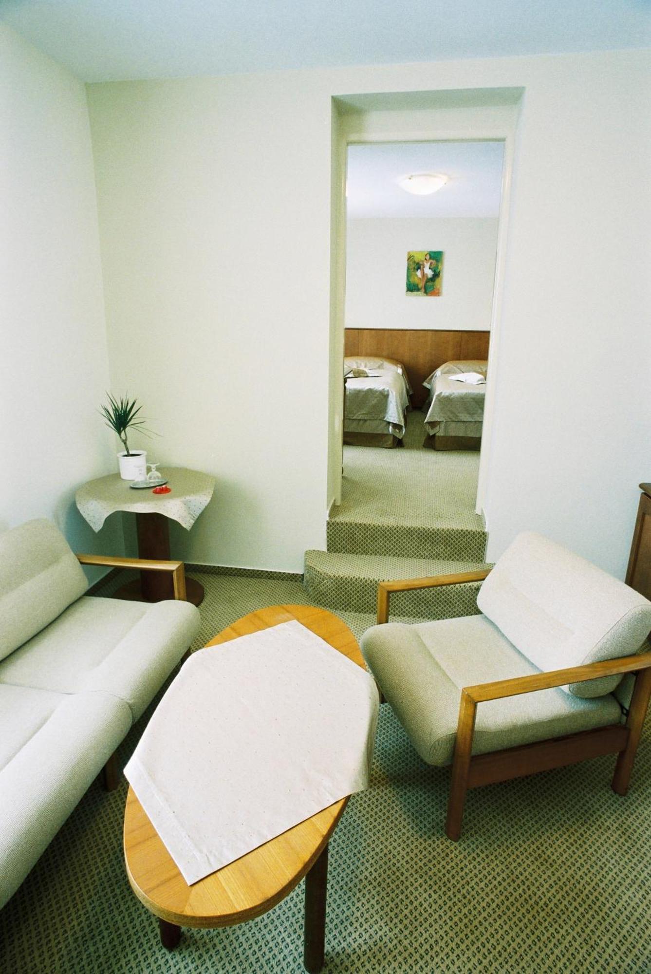 Beladice Park Hotel Tartuf מראה חיצוני תמונה