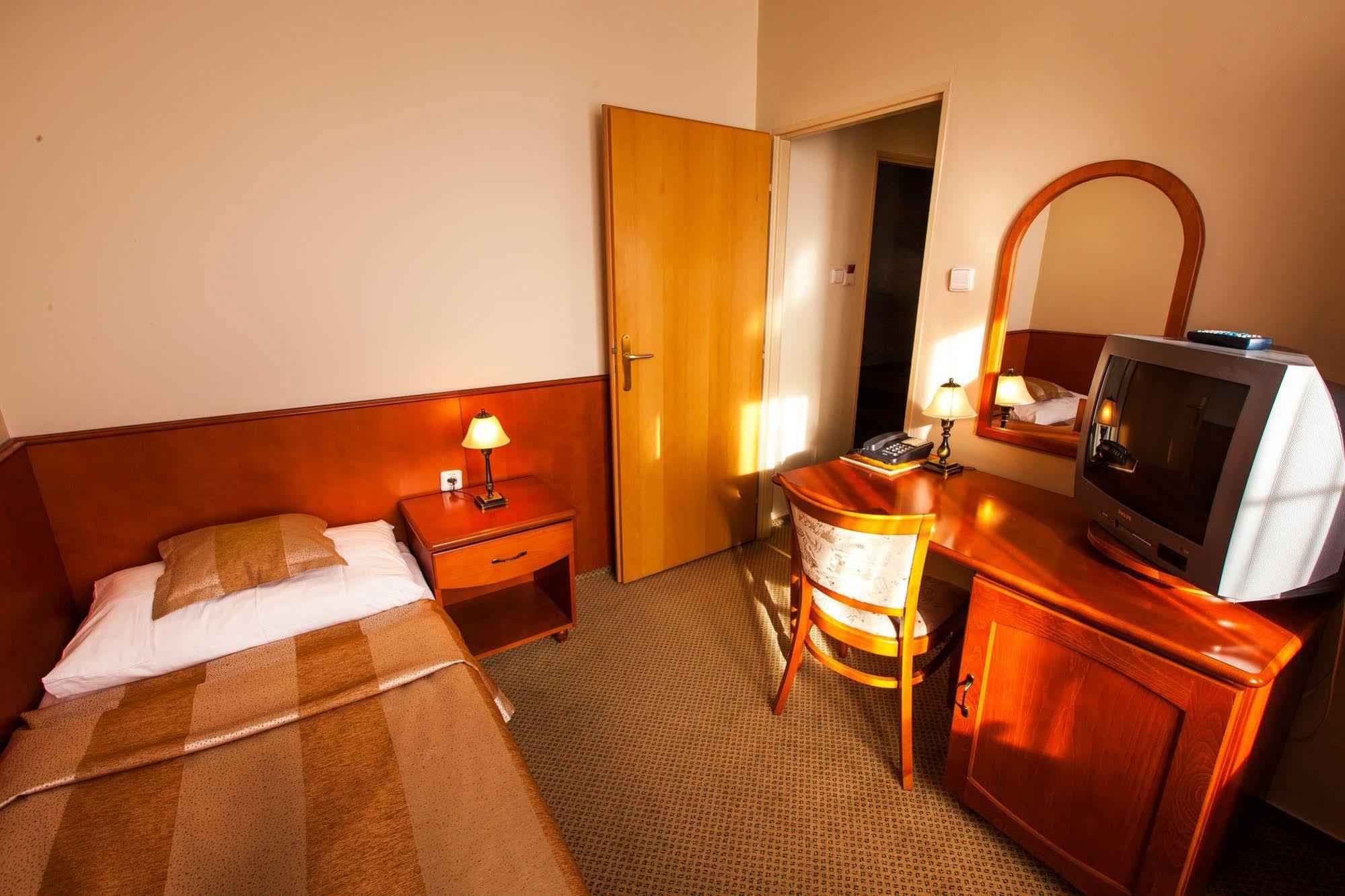 Beladice Park Hotel Tartuf מראה חיצוני תמונה