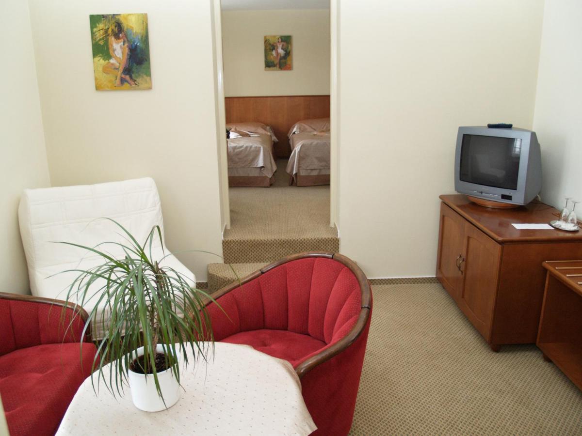 Beladice Park Hotel Tartuf מראה חיצוני תמונה